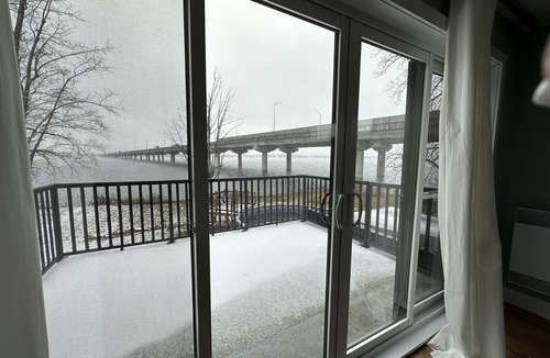 Saint-Timothee House | Amazing waterfront