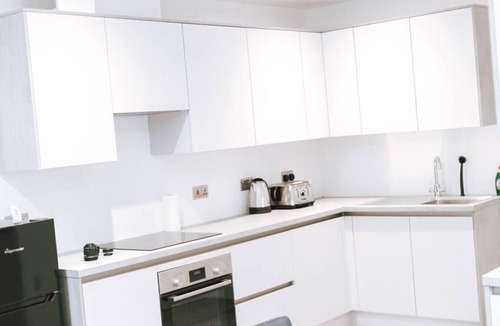 Purley Apartment | Amazing 1 Bed Flat with Garden