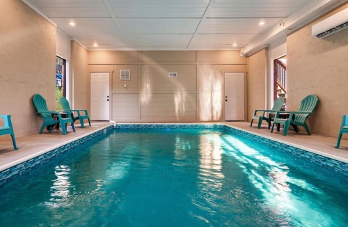 Sevierville House | Amazing 16 bedroom Sleeps 40 plus with two units side by side