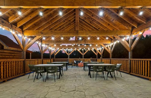 Sevierville House | Amazing 16 bedroom Sleeps 40 plus with two units side by side