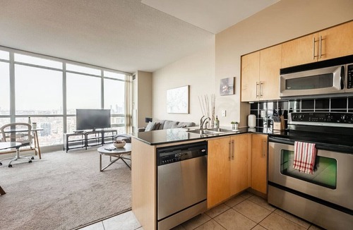Niagara Apartment | Amazing 1BR Condo - Stunning View - Parking!