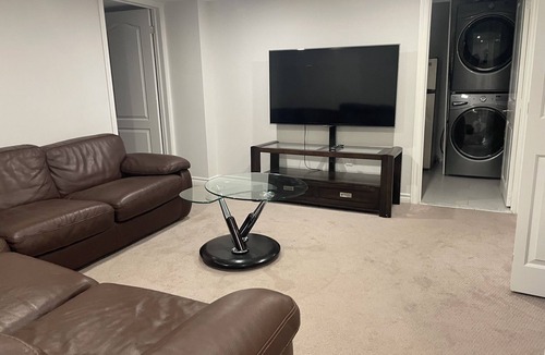 Richmond Hill House | Amazing 2 Bedroom Basement In Richmondhill