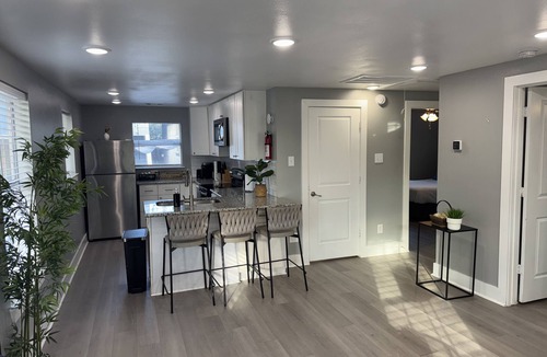 Greater East End House | Amazing 2-bedroom house in beautiful Houston with AC