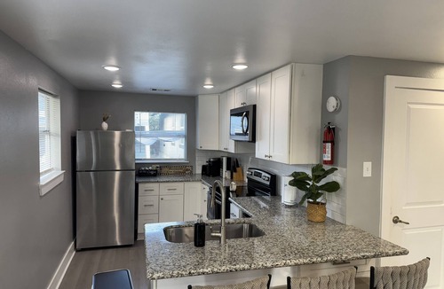 Greater East End House | Amazing 2-bedroom house in beautiful Houston with AC