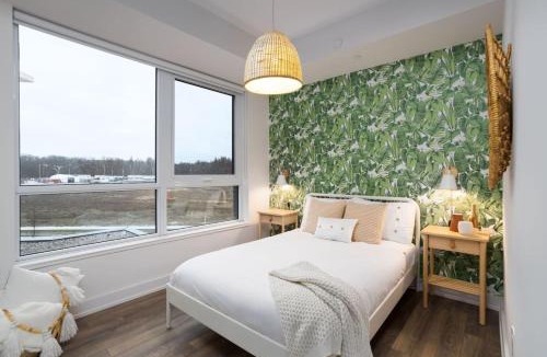 Innisfil House | Amazing 2BR 2BA Resort Condo w Balcony and Parking