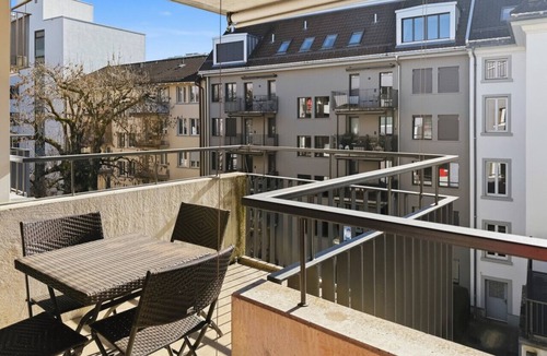Seefeld Apartment | Amazing 2BR near Lake - Flower 33