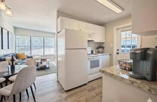 Lancaster Park Apartment | Amazing 2BR Queen 8mins SODO & 4mins ORMC
