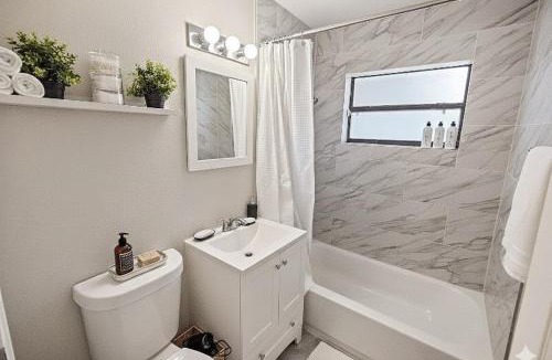 Lancaster Park Apartment | Amazing 2BR Queen 8mins SODO & 4mins ORMC