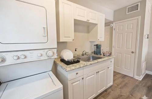 Lancaster Park Apartment | Amazing 2BR Queen 8mins SODO & 4mins ORMC