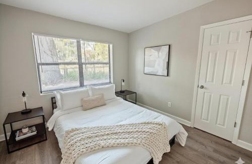 Lancaster Park Apartment | Amazing 2BR Queen 8mins SODO & 4mins ORMC