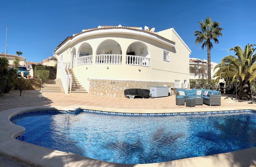 Quesada Villa | Amazing 3-bed Villa with Private Pool, nr sandy Beach and Golf, Wi-Fi