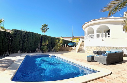Quesada Villa | Amazing 3-bed Villa with Private Pool, nr sandy Beach and Golf, Wi-Fi