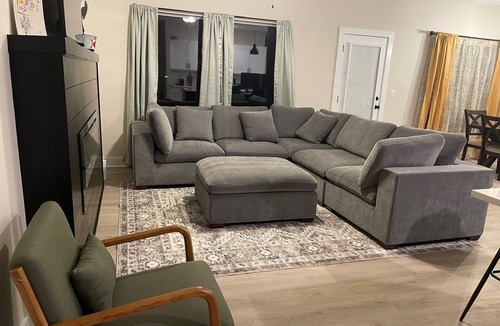 Greenwich House | Amazing 3-bedroom townhome with AC in Wichita