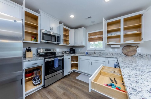 James City House | Amazing 3 BR Home | 5 mins to DT | Pet Friendly