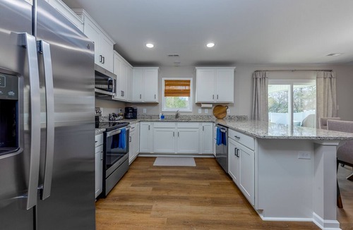 James City House | Amazing 3 BR Home | 5 mins to DT | Pet Friendly