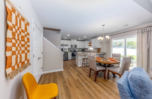 James City House | Amazing 3 BR Home | 5 mins to DT | Pet Friendly