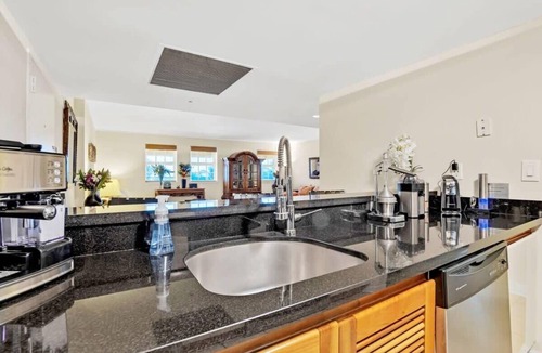 South Beach Apartment | Amazing 3BR direct oceanfront PH by YouRent!