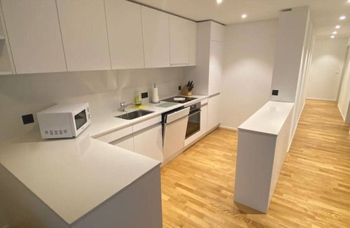 Hirslanden Apartment | Amazing 3BR flat in the city centre (Sky9)