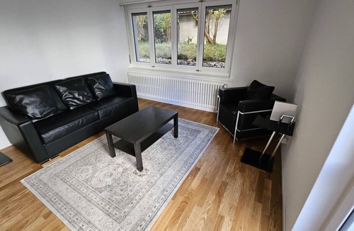Hirslanden Apartment | Amazing 3BR flat in the city centre (Sky9)