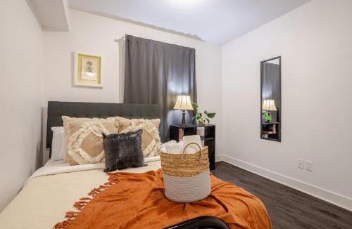 Griffintown Apartment | Amazing 4 Bedroom Unit in Downtown