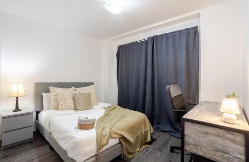 Griffintown Apartment | Amazing 4 Bedroom Unit in Downtown
