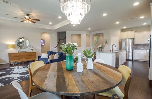 Tomball House | AMAZING 4 BR home w NEW pool & sunken fire pit!