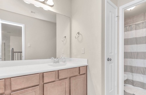 Katy House | Amazing 4Bedroom in Katy - W/ Large Backyard & Pool
