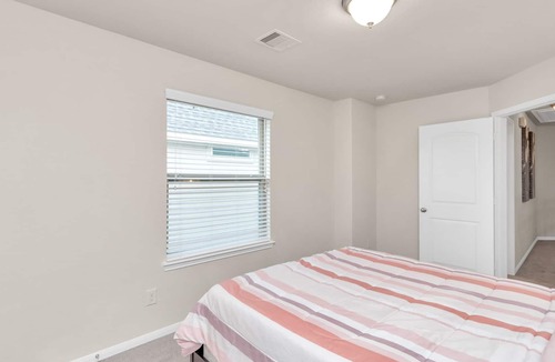 Katy House | Amazing 4Bedroom in Katy - W/ Large Backyard & Pool