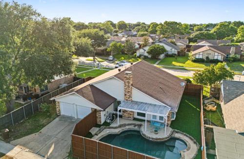 Cowley House | Amazing 4Br 2Ba Single-story Home with Pool