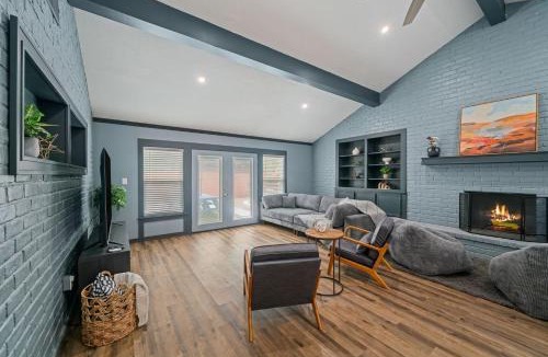 Texas City House | Amazing 4BR 2Bath Home with Pool & Game-Movie Room