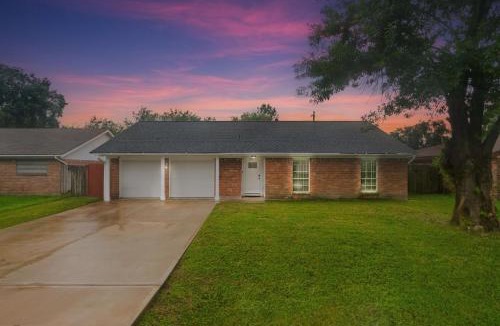Texas City House | Amazing 4BR 2Bath Home with Pool & Game-Movie Room