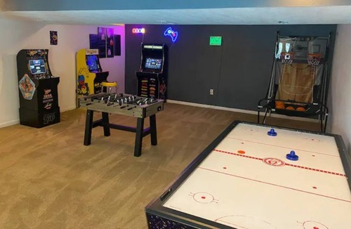 Arnold House | Amazing 5 bedroom home with arcade and pool