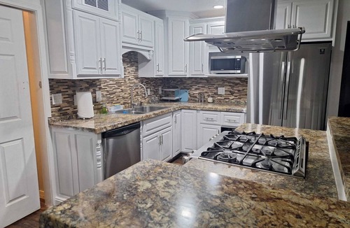 Biggs Field House | Amazing 5brm house with 2 kits, pool, fitness and game room, near i10 & Hospital