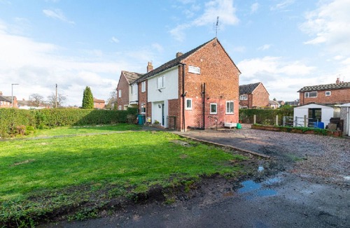 Broadheath House | Amazing 6 Bedroom Holiday Home Sleep 11 Manchester CIty Manchester Airport