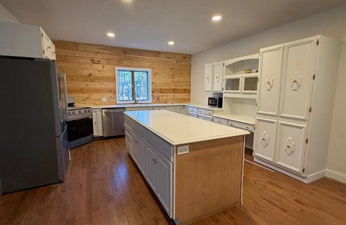 Reading House | Amazing 6 bedroom home featuring a wraparound deck & private pool