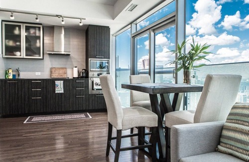 Central Waterfront Condo | Amazing 65th floor downtown condo! +Free parking.