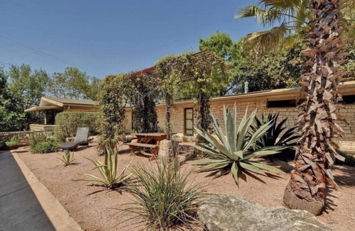 Pemberton Heights House | Amazing and centrally located summer oasis with a Mid-century modern feel