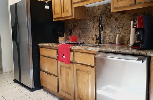 Biggs Field House | Amazing and inviting hm with 6brm, 4bath, 2kitchens, private pool in quiet area