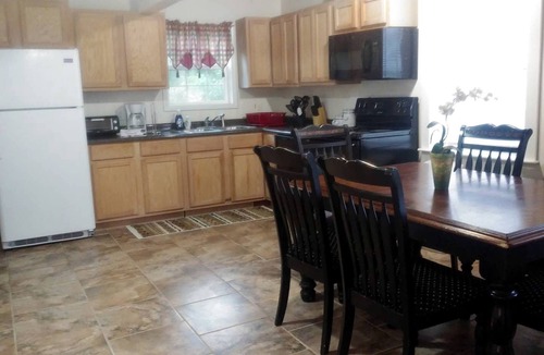 Woden House | Amazing and Spacious Cabin Rental for Texas Family Vacations near Nacogdoches