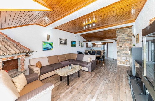 Kastel Stafilic Apartment | Amazing apartment in Kastel Stafilic with sauna