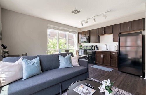 Downtown Columbus Apartment | Amazing Apartment Along the River