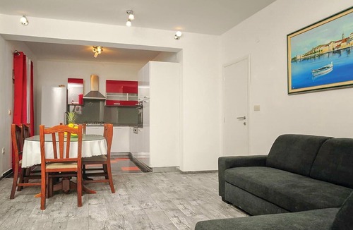 Okrug Donji Apartment | Amazing apartment in Okrug Donji with WiFi