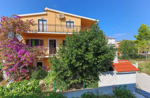 Okrug Donji Apartment | Amazing apartment in Okrug Donji with WiFi
