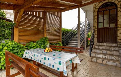 Sarsoni Apartment | Amazing Apartment In Drazice With Wifi