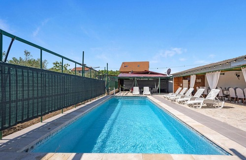 Skradin Apartment | Amazing apartment in Dubravice