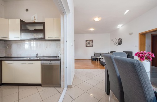 Jasenice Apartment | Amazing apartment in Maslenica with WiFi