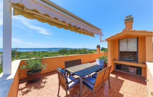 Rudine Apartment | Amazing Apartment In Kastel Novi