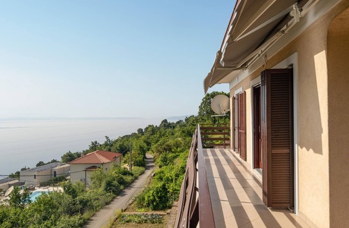 Veprinac Apartment | Amazing apartment in Kolavici with house sea view