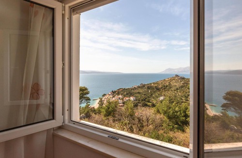 Bratus Apartment | Amazing apartment in Krvavica with WiFi