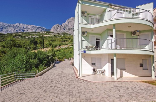 Bratus Apartment | Amazing apartment in Krvavica with WiFi